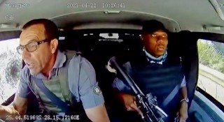 'Thót tim' với video ghi lại vụ cướp xe chở tiền tại Nam Phi và cách xử lý dày dặn kinh nghiệm của tài xế